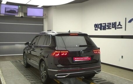 Volkswagen Tiguan II, 2022 год, 2 650 000 рублей, 10 фотография