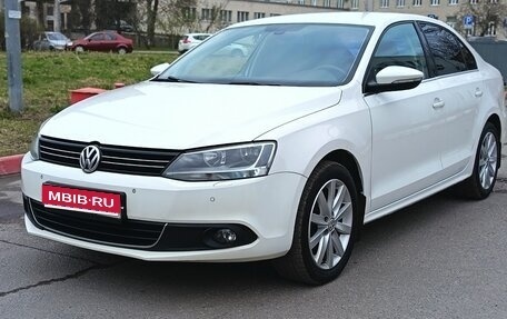 Volkswagen Jetta VI, 2013 год, 888 000 рублей, 1 фотография