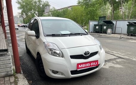 Toyota Yaris III рестайлинг, 2010 год, 450 000 рублей, 1 фотография