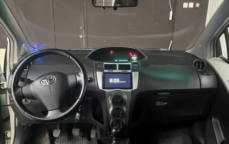Toyota Yaris III рестайлинг, 2010 год, 450 000 рублей, 6 фотография