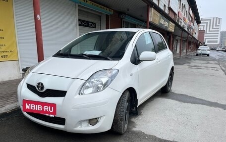 Toyota Yaris III рестайлинг, 2010 год, 450 000 рублей, 2 фотография
