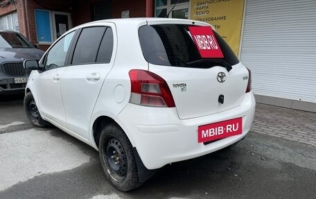 Toyota Yaris III рестайлинг, 2010 год, 450 000 рублей, 3 фотография