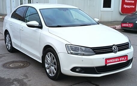 Volkswagen Jetta VI, 2013 год, 888 000 рублей, 2 фотография