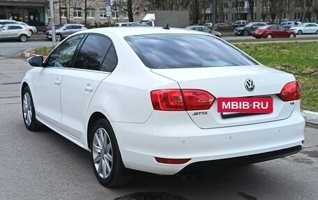 Volkswagen Jetta VI, 2013 год, 888 000 рублей, 4 фотография