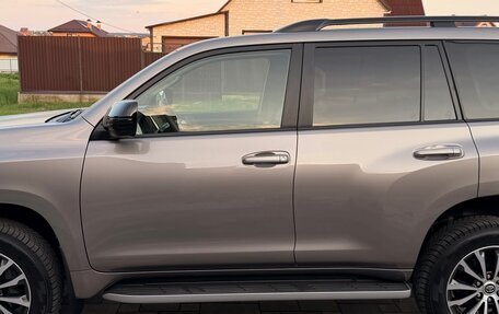 Toyota Land Cruiser Prado 150 рестайлинг 2, 2022 год, 7 000 000 рублей, 3 фотография