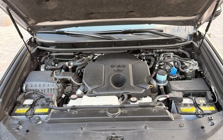 Toyota Land Cruiser Prado 150 рестайлинг 2, 2022 год, 7 000 000 рублей, 11 фотография
