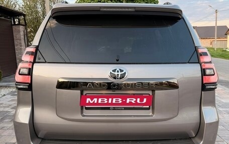 Toyota Land Cruiser Prado 150 рестайлинг 2, 2022 год, 7 000 000 рублей, 5 фотография
