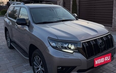 Toyota Land Cruiser Prado 150 рестайлинг 2, 2022 год, 7 000 000 рублей, 8 фотография