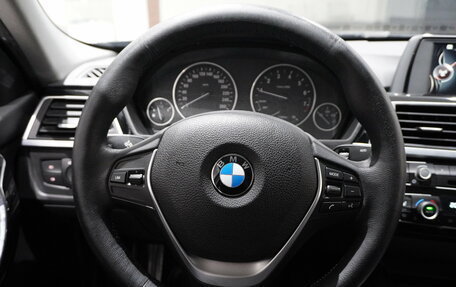 BMW 3 серия, 2017 год, 1 977 000 рублей, 16 фотография