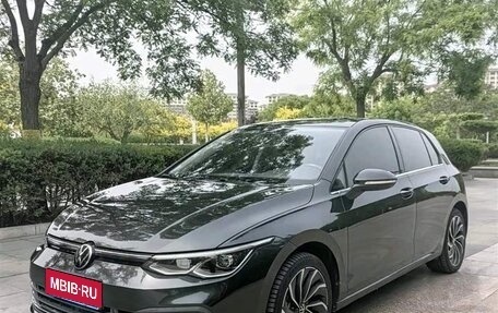 Volkswagen Golf VIII, 2023 год, 1 850 000 рублей, 1 фотография