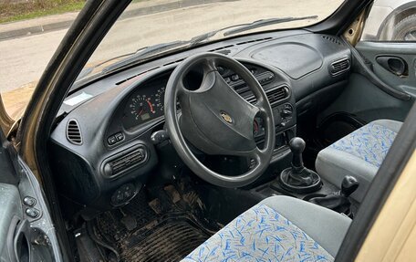 Chevrolet Niva I рестайлинг, 2004 год, 120 000 рублей, 3 фотография