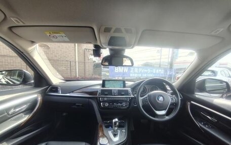 BMW 3 серия, 2018 год, 1 361 000 рублей, 15 фотография