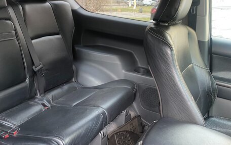 Toyota Land Cruiser Prado 150 рестайлинг 2, 2012 год, 3 000 000 рублей, 18 фотография