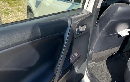 Toyota RAV4, 2015 год, 2 850 000 рублей, 6 фотография