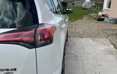 Toyota RAV4, 2015 год, 2 850 000 рублей, 2 фотография