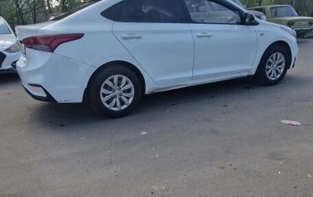 Hyundai Solaris II рестайлинг, 2017 год, 600 000 рублей, 10 фотография