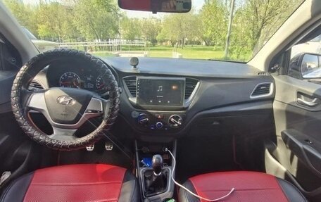 Hyundai Solaris II рестайлинг, 2017 год, 600 000 рублей, 22 фотография