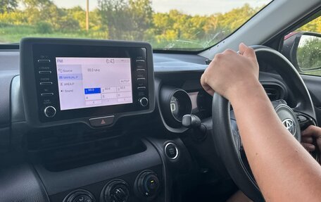 Toyota Yaris Cross, 2021 год, 1 750 000 рублей, 3 фотография