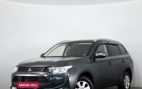 Mitsubishi Outlander III рестайлинг 3, 2014 год, 1 399 000 рублей, 4 фотография