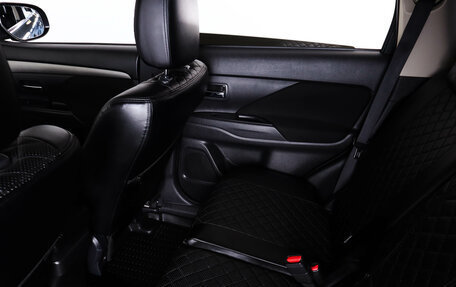 Mitsubishi Outlander III рестайлинг 3, 2014 год, 1 399 000 рублей, 10 фотография