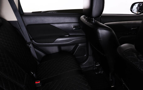 Mitsubishi Outlander III рестайлинг 3, 2014 год, 1 399 000 рублей, 11 фотография