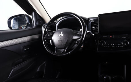 Mitsubishi Outlander III рестайлинг 3, 2014 год, 1 399 000 рублей, 13 фотография