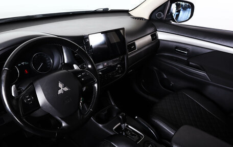 Mitsubishi Outlander III рестайлинг 3, 2014 год, 1 399 000 рублей, 9 фотография