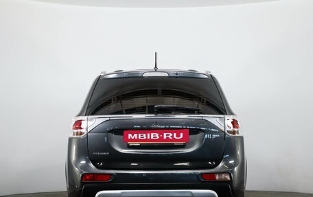 Mitsubishi Outlander III рестайлинг 3, 2014 год, 1 399 000 рублей, 6 фотография