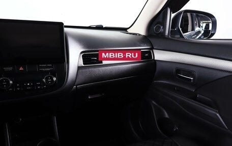 Mitsubishi Outlander III рестайлинг 3, 2014 год, 1 399 000 рублей, 15 фотография