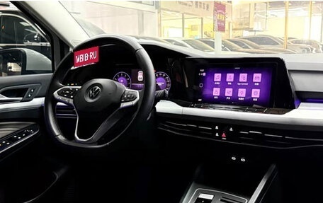 Volkswagen Golf VIII, 2023 год, 1 730 000 рублей, 7 фотография