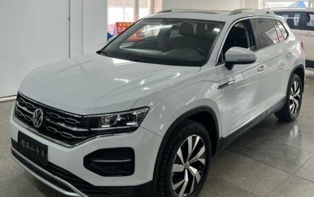 Volkswagen Touran III, 2022 год, 1 700 000 рублей, 3 фотография