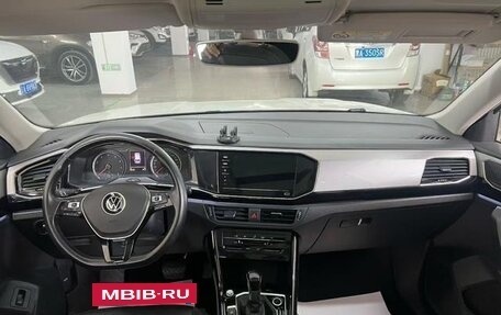 Volkswagen Touran III, 2022 год, 1 700 000 рублей, 7 фотография