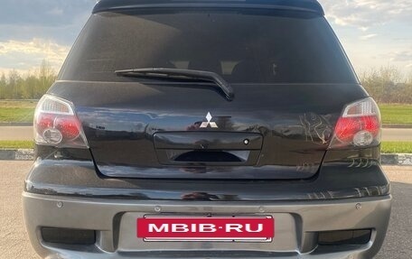 Mitsubishi Outlander III рестайлинг 3, 2005 год, 650 000 рублей, 4 фотография