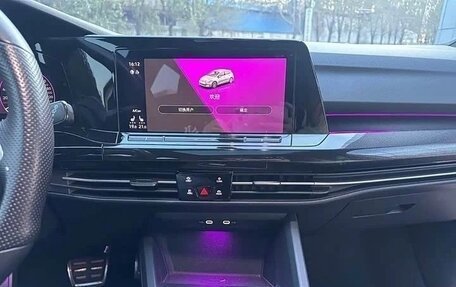 Volkswagen Golf VIII, 2022 год, 2 100 000 рублей, 13 фотография