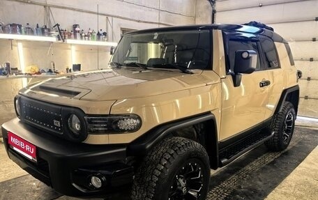 Toyota FJ Cruiser, 2022 год, 7 200 000 рублей, 2 фотография