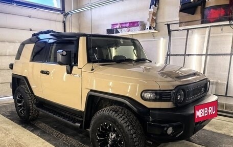 Toyota FJ Cruiser, 2022 год, 7 200 000 рублей, 3 фотография