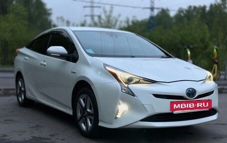 Toyota Prius IV XW50, 2016 год, 1 490 000 рублей, 2 фотография