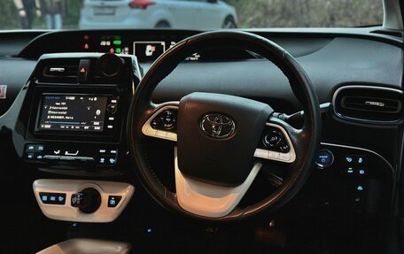 Toyota Prius IV XW50, 2016 год, 1 490 000 рублей, 5 фотография
