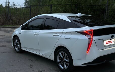 Toyota Prius IV XW50, 2016 год, 1 490 000 рублей, 3 фотография