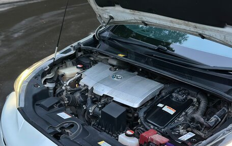 Toyota Prius IV XW50, 2016 год, 1 490 000 рублей, 11 фотография