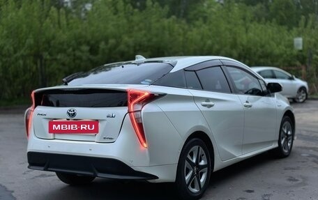 Toyota Prius IV XW50, 2016 год, 1 490 000 рублей, 4 фотография