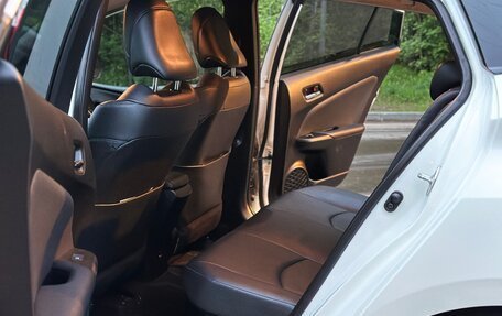 Toyota Prius IV XW50, 2016 год, 1 490 000 рублей, 10 фотография