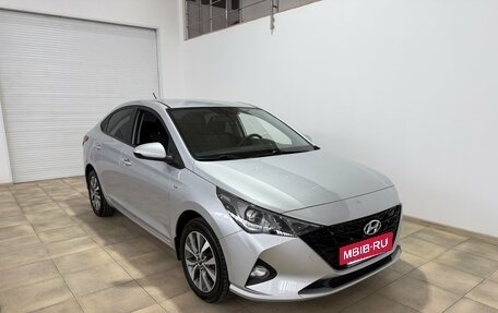 Hyundai Solaris II рестайлинг, 2021 год, 1 800 000 рублей, 2 фотография