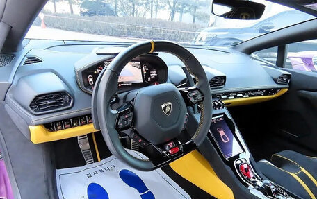 Lamborghini Huracán, 2023 год, 33 000 000 рублей, 6 фотография
