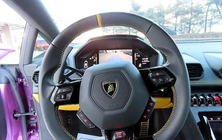 Lamborghini Huracán, 2023 год, 33 000 000 рублей, 7 фотография
