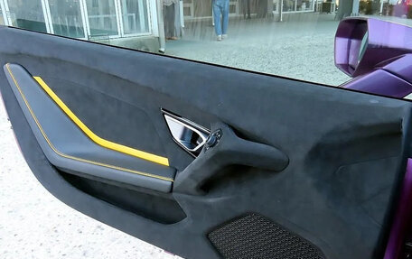 Lamborghini Huracán, 2023 год, 33 000 000 рублей, 10 фотография