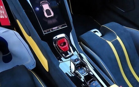 Lamborghini Huracán, 2023 год, 33 000 000 рублей, 9 фотография