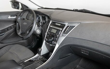 Hyundai Sonata VI, 2010 год, 900 000 рублей, 7 фотография