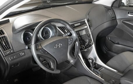 Hyundai Sonata VI, 2010 год, 900 000 рублей, 5 фотография