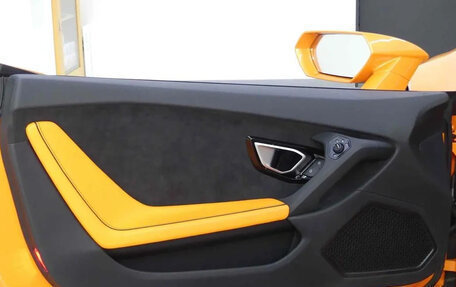 Lamborghini Huracán, 2023 год, 30 400 000 рублей, 11 фотография